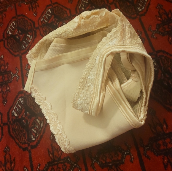 Elegant Cream Lace Bra - Picture 5 of 5